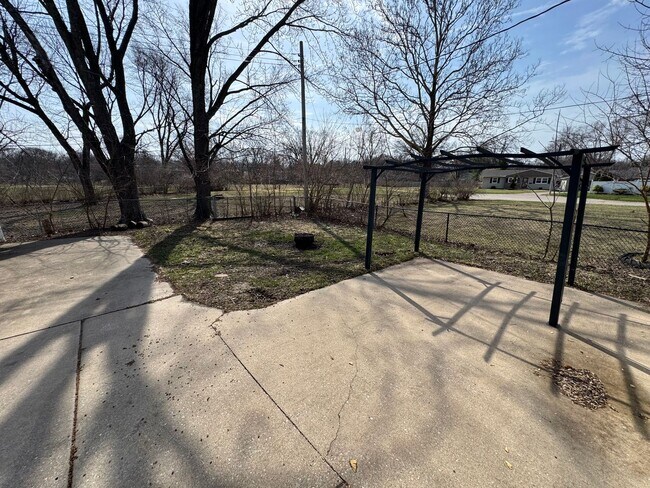 Building Photo - 3 bedroom 2 bath home in Bettendorf