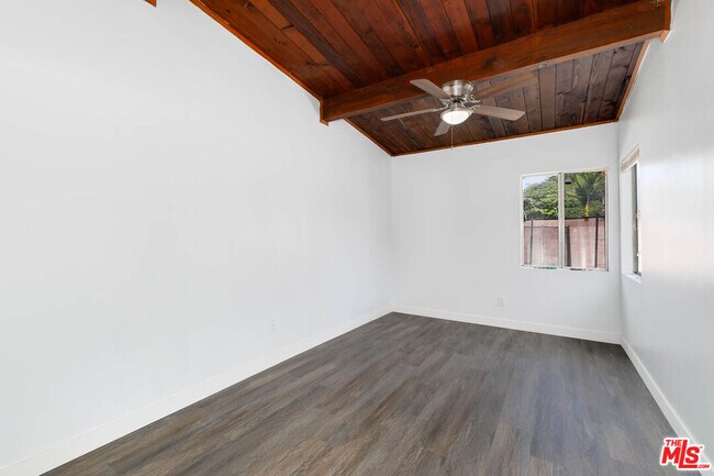 Building Photo - 5633 Cedarglen Dr
