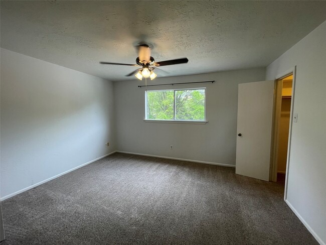 Building Photo - 2A Thunderbird Dr