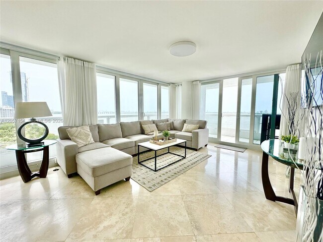 Building Photo - 1717 N Bayshore Dr