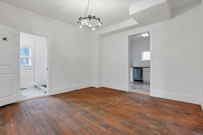 Building Photo - 743 Lilley Ave