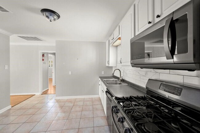 Building Photo - 1801 Oxford St