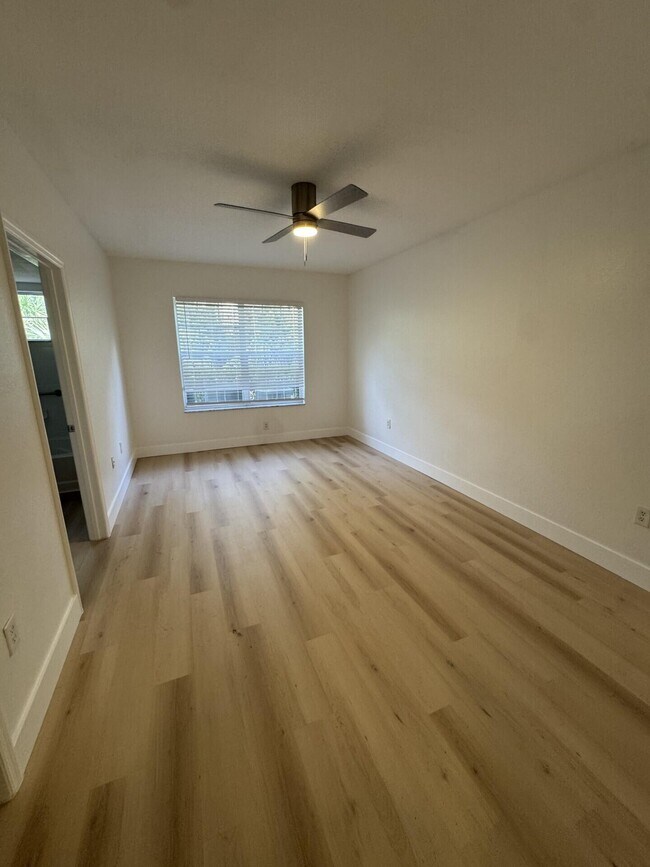 Building Photo - 110 SW Peacock Blvd