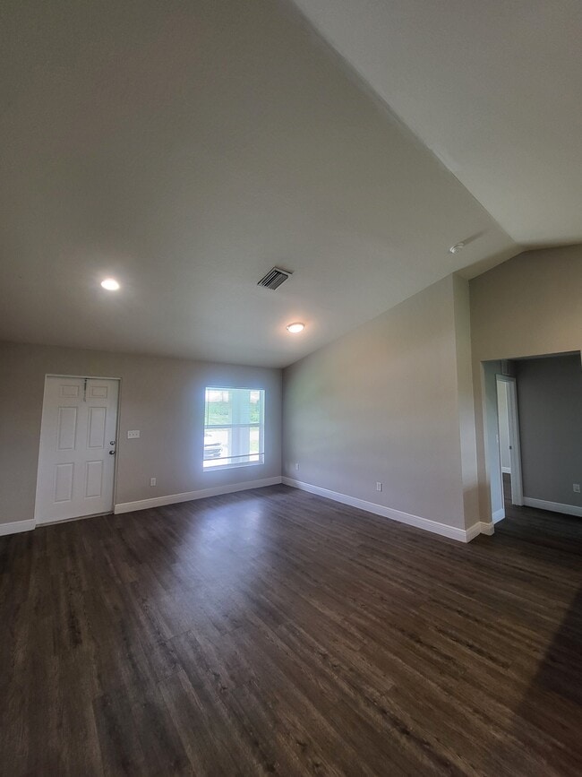 Building Photo - 8309 Lena Ct