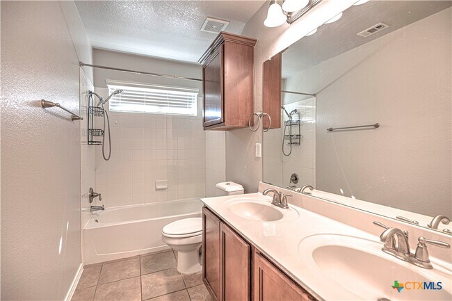 Building Photo - 1011 Sugar Brook Dr