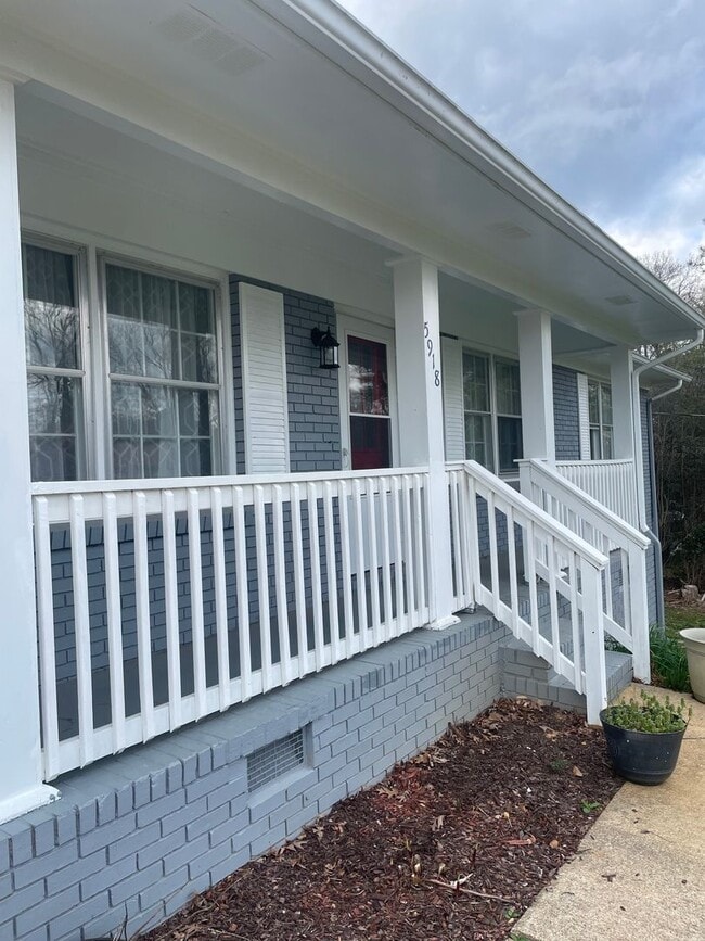 Building Photo - 5918 Medders St