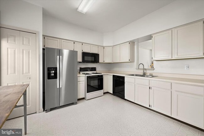 Building Photo - 20 Tenby Ct