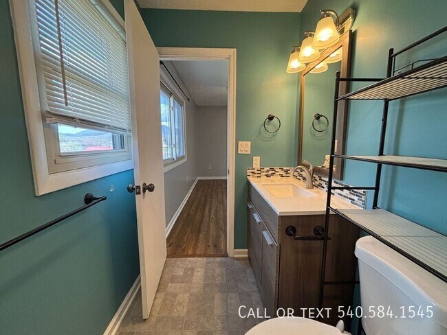 Building Photo - 3615 Ellen Dr