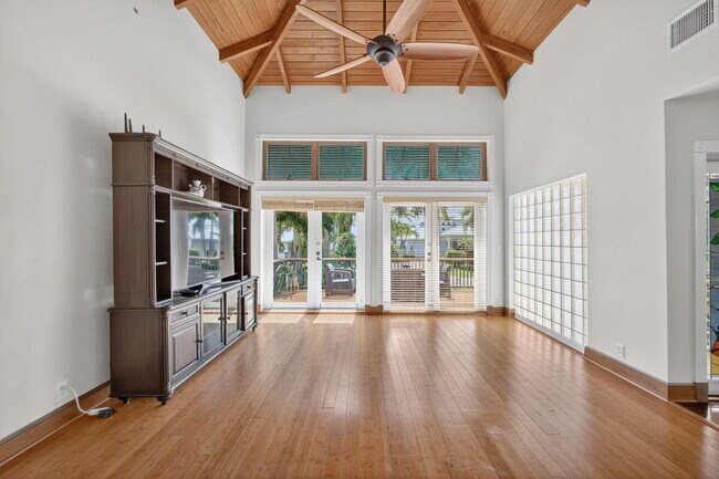 Building Photo - 1042 SE St Lucie Blvd