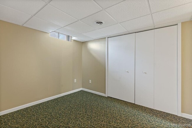 Building Photo - 37701 Fleetwood Dr