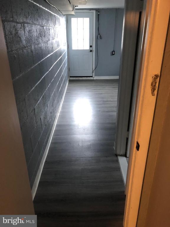 Building Photo - 8550 Tolbut St