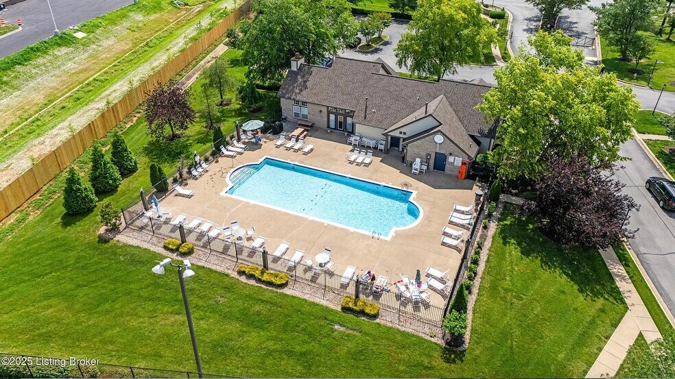 Building Photo - 10405 Trotters Pointe Dr