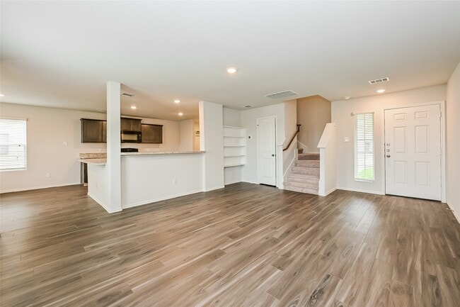 Building Photo - 1208 Narrow Hts Dr