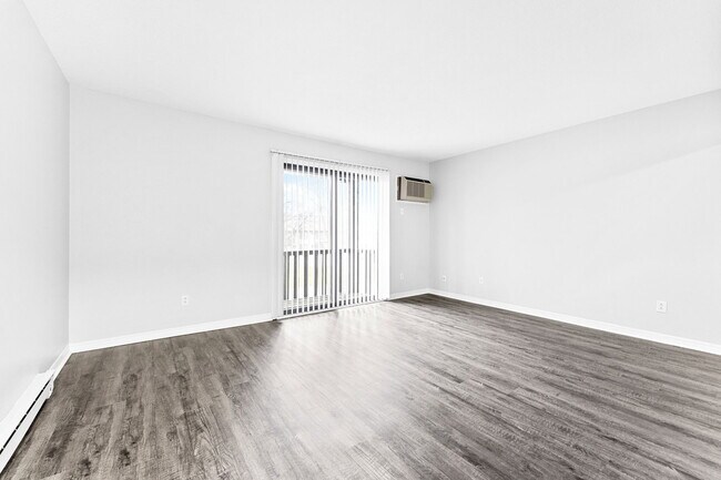 Building Photo - 5953 Walnut Cir Dr