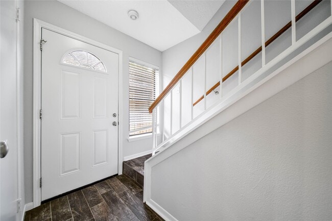 Building Photo - 10 E Willowood Ct