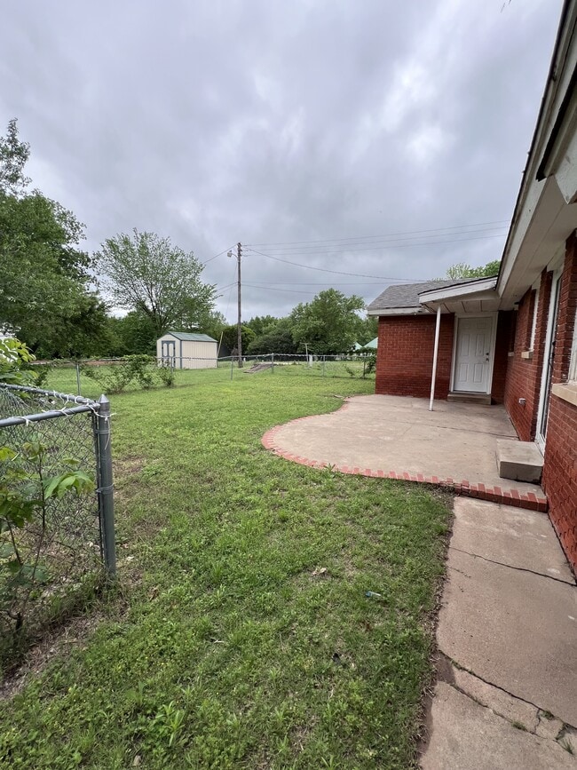 Building Photo - 1301 S Berry Rd
