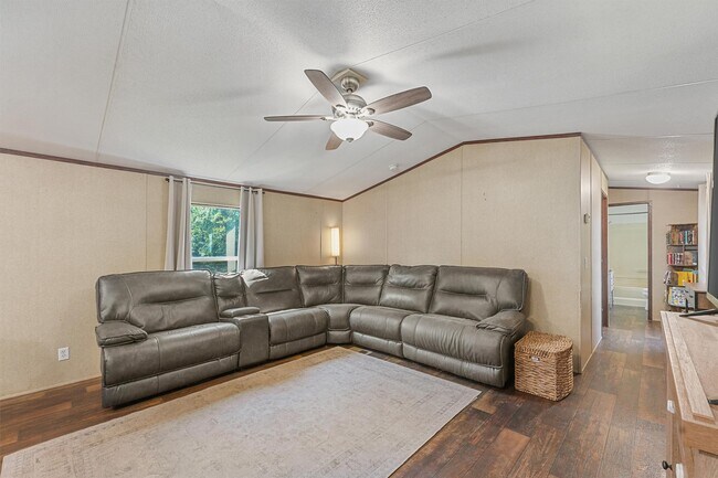 Building Photo - 106 County Road 3755