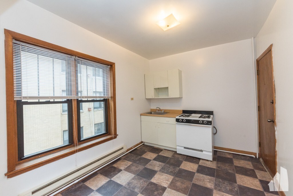 Building Photo - 2840 N Orchard St