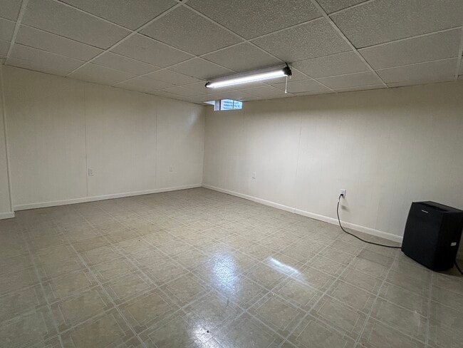 Building Photo - 4 Village Pointe Ln