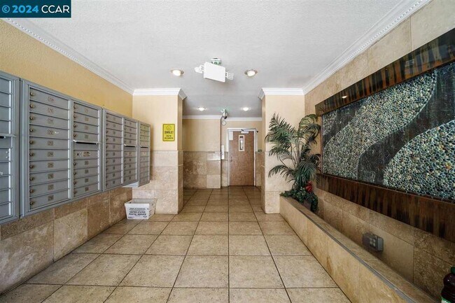 Building Photo - 66 Fairmount Ave