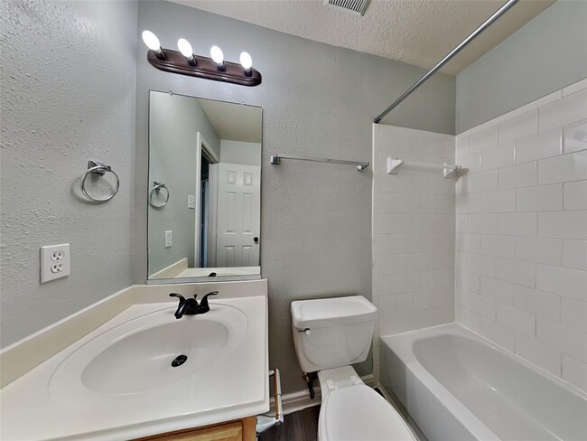 Building Photo - 5003 Hauna Ln