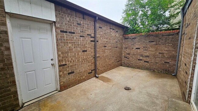 Building Photo - 2105 NW 118th Terrace