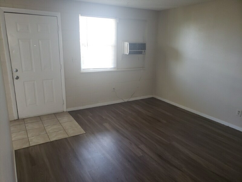 Building Photo - 3950 Turnpike Dr