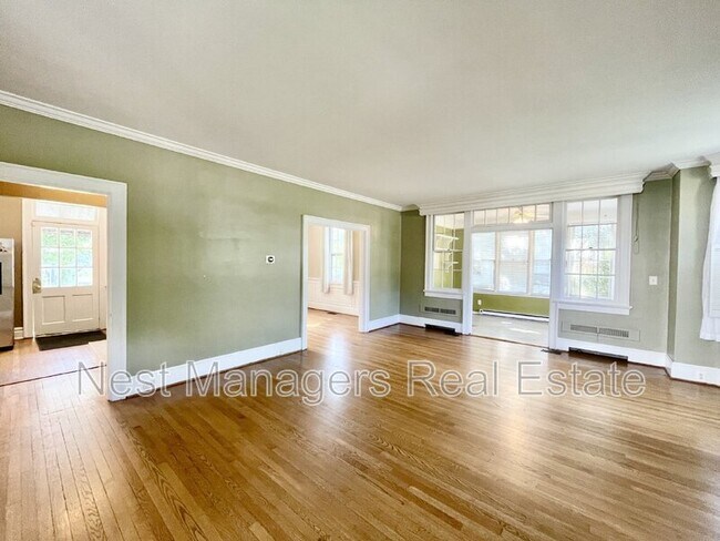 Building Photo - 1518 Fort Bragg Rd