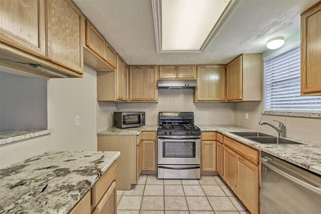 Building Photo - 3 Field Flower Ct