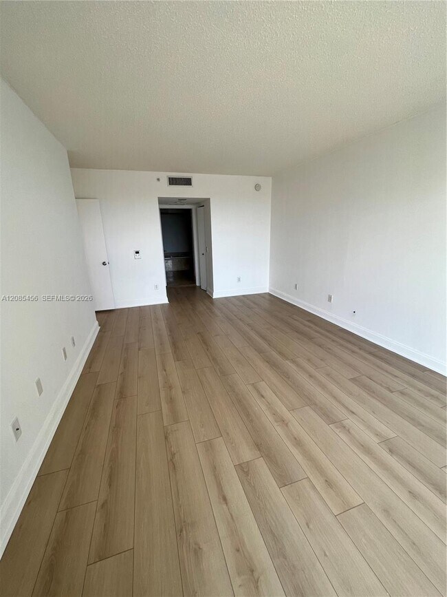 Building Photo - 21055 Yacht Club Dr