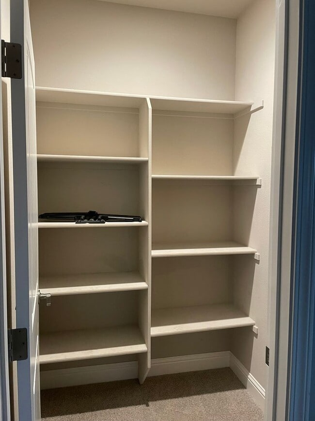 Building Photo - New Year Move-In Special! $200 OFF 1st MONTH RENT!!