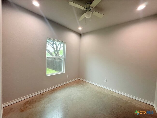 Building Photo - 607 E Martindale St