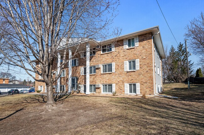 Building Photo - Rosco Apts-2720