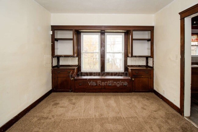 Building Photo - 9711 Parmelee Ave