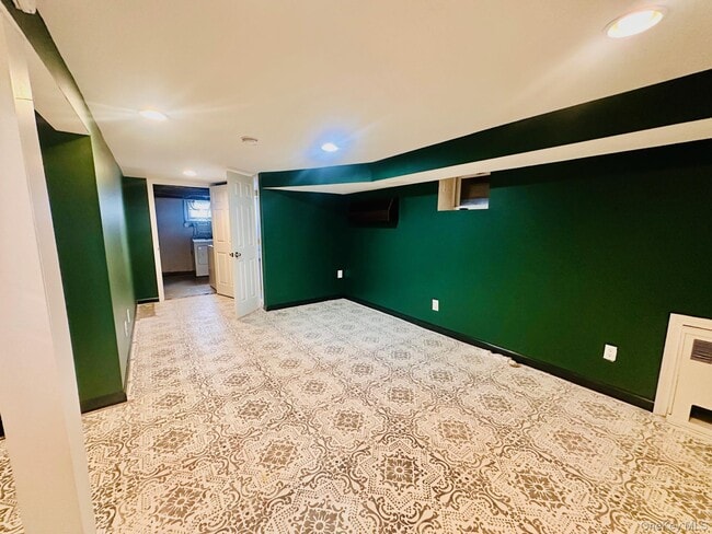 Building Photo - 11 W Glen Ave