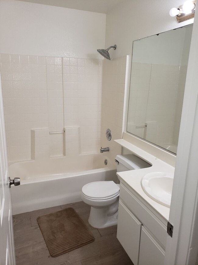 Building Photo - BEAUTIFUL 3 BEDROOM 2 BATH SINGLE STORY HO...
