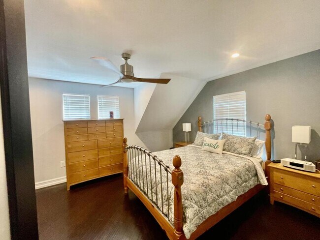 Building Photo - 505 Silver Beach Ave