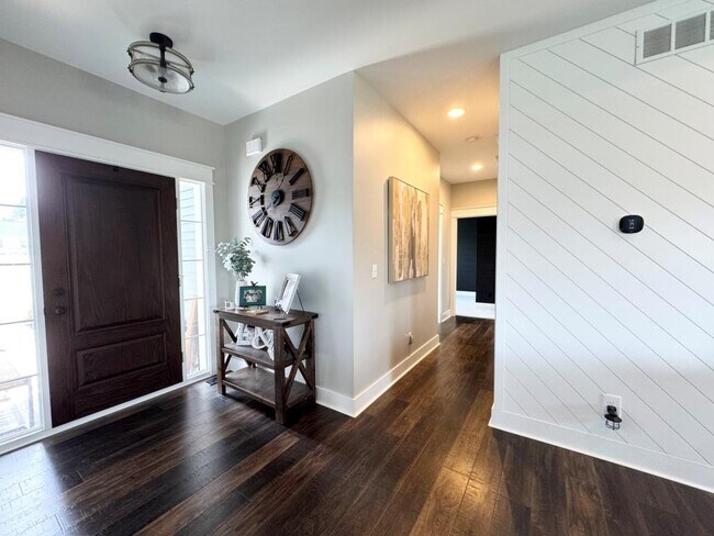 Building Photo - 1285 Sweet Grass Trail N