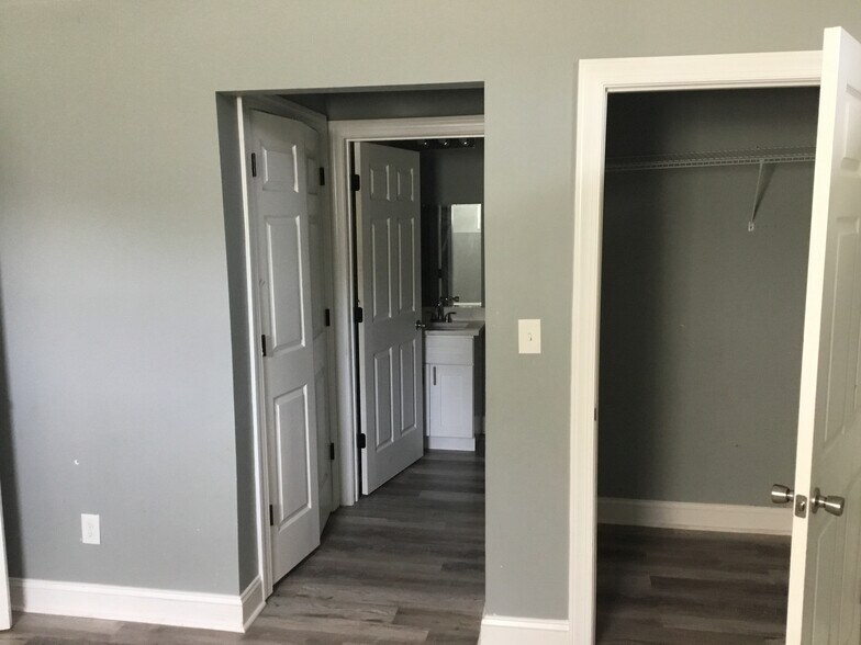 Building Photo - 3880 Tommy Dr