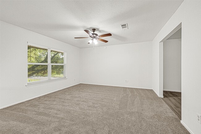 Building Photo - 8610 Timber View Dr