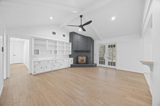 Building Photo - 25 Little John Ln