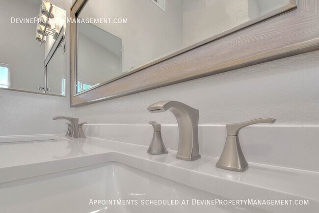 Building Photo - 9814 Hibiscus Ct