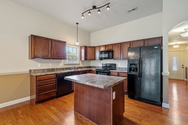 Building Photo - 3 Bedroom, 2 Bath - Ranch in Wynbrook, Boi...