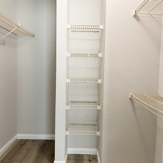 Building Photo - 8718 Victorian Village Dr