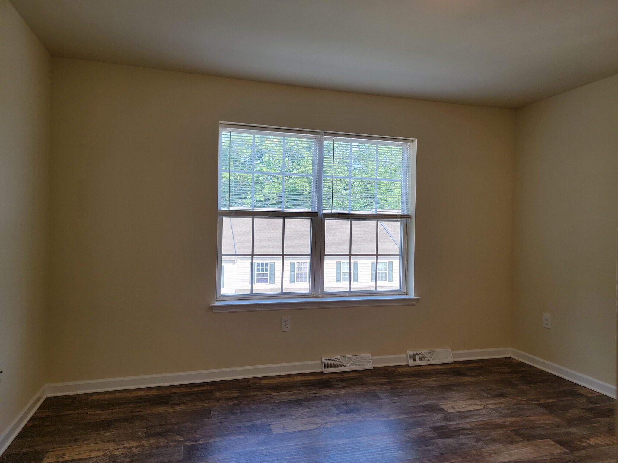 Building Photo - 118 Park Place Cir