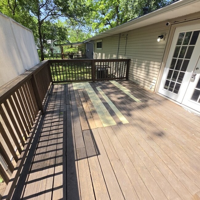 Building Photo - Spacious 4 bedrooms and 1 bath home located on Manchester Ave in Kansas City, MO
