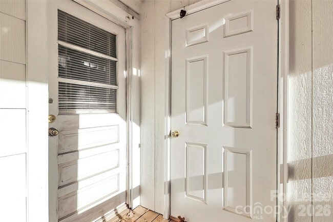 Building Photo - 1728 Lombardy Cir