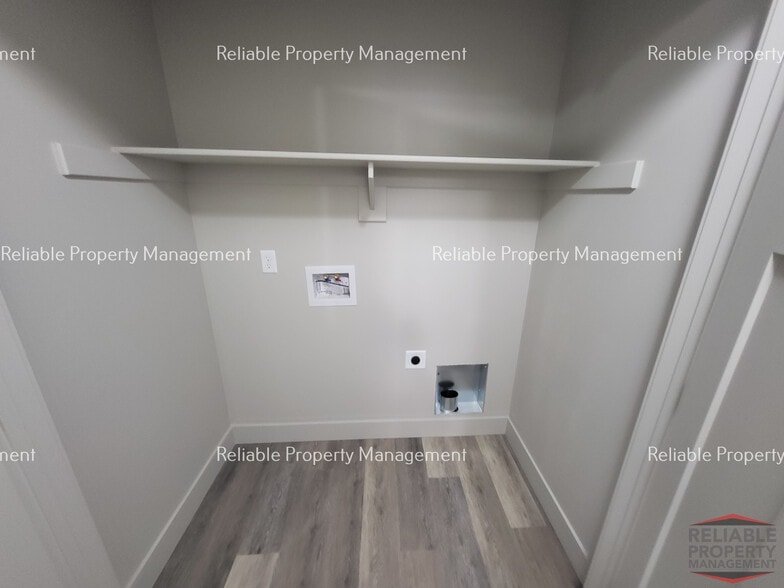 Building Photo - 6325 N Silver Fox Rd