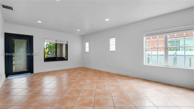 Building Photo - 2271 SW 25th St