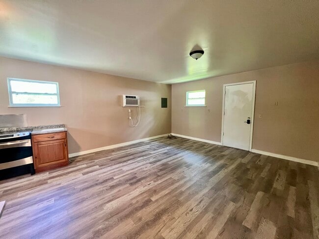 Building Photo - 3261 S US Hwy 1